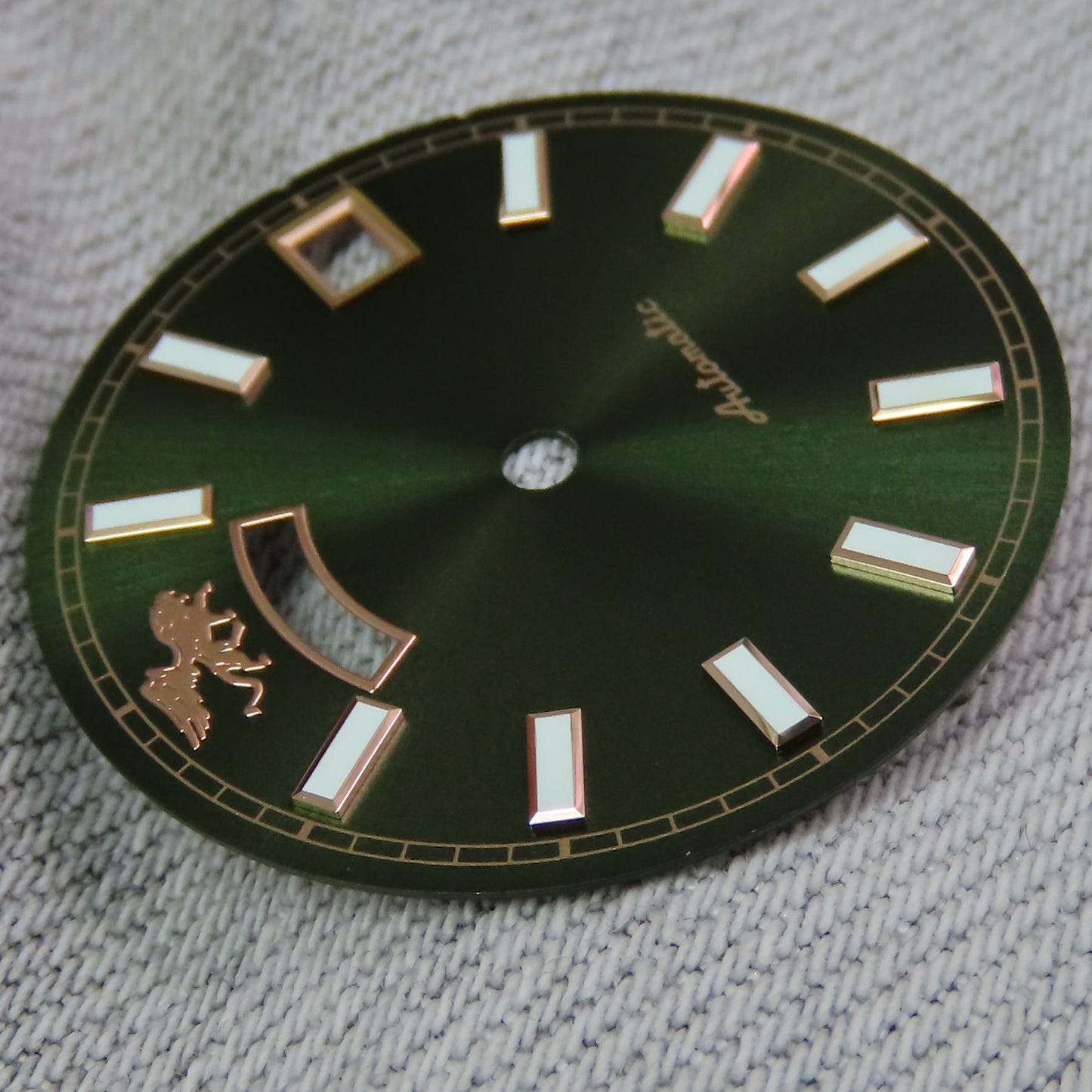 Dial maker - Green sunburst dial With Full lume day /date wheel for NH36