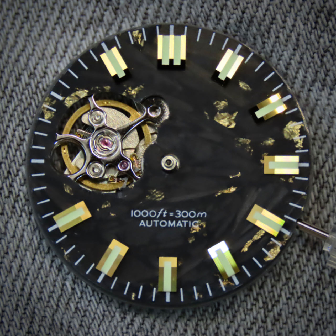 Dial maker - Forged Carbon Fibre Dial with Gold Leaf for Seiko mod NH38 Movement