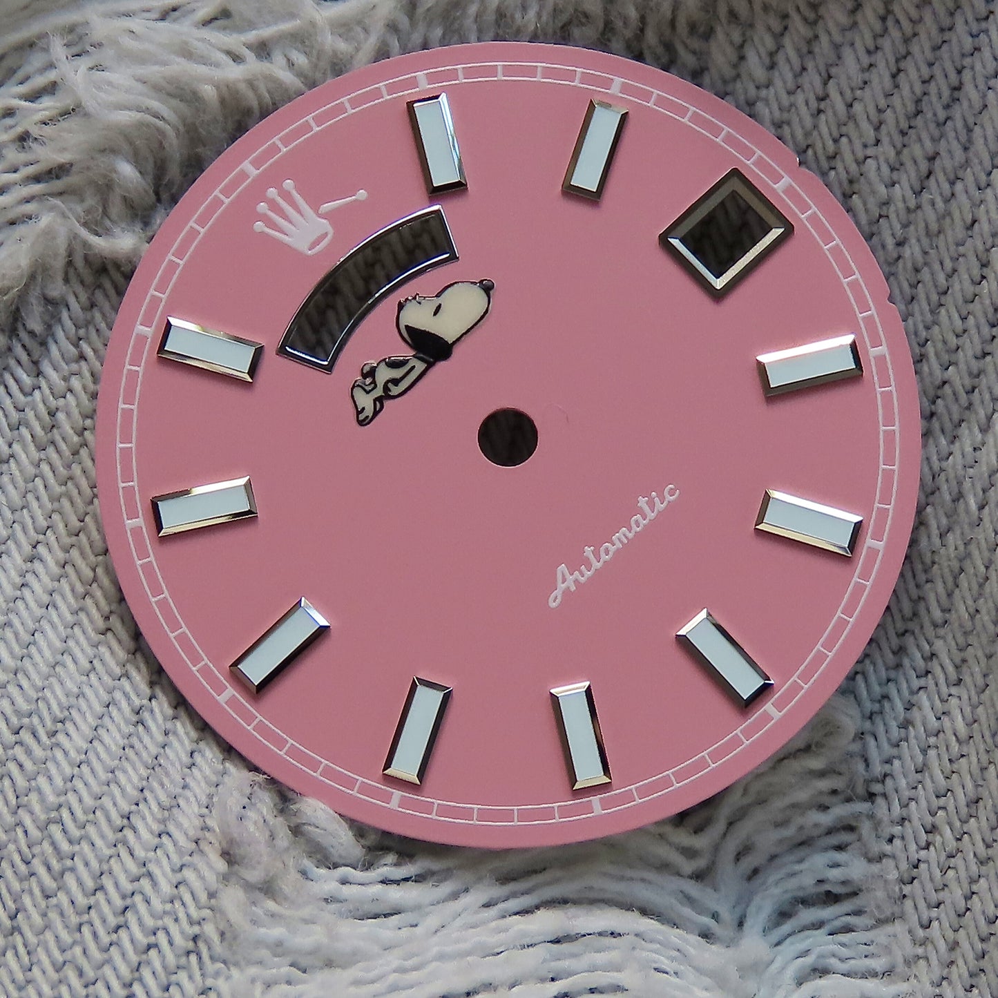 Dial maker - Pink snoopy Dial With Full lume day /date wheel for NH36