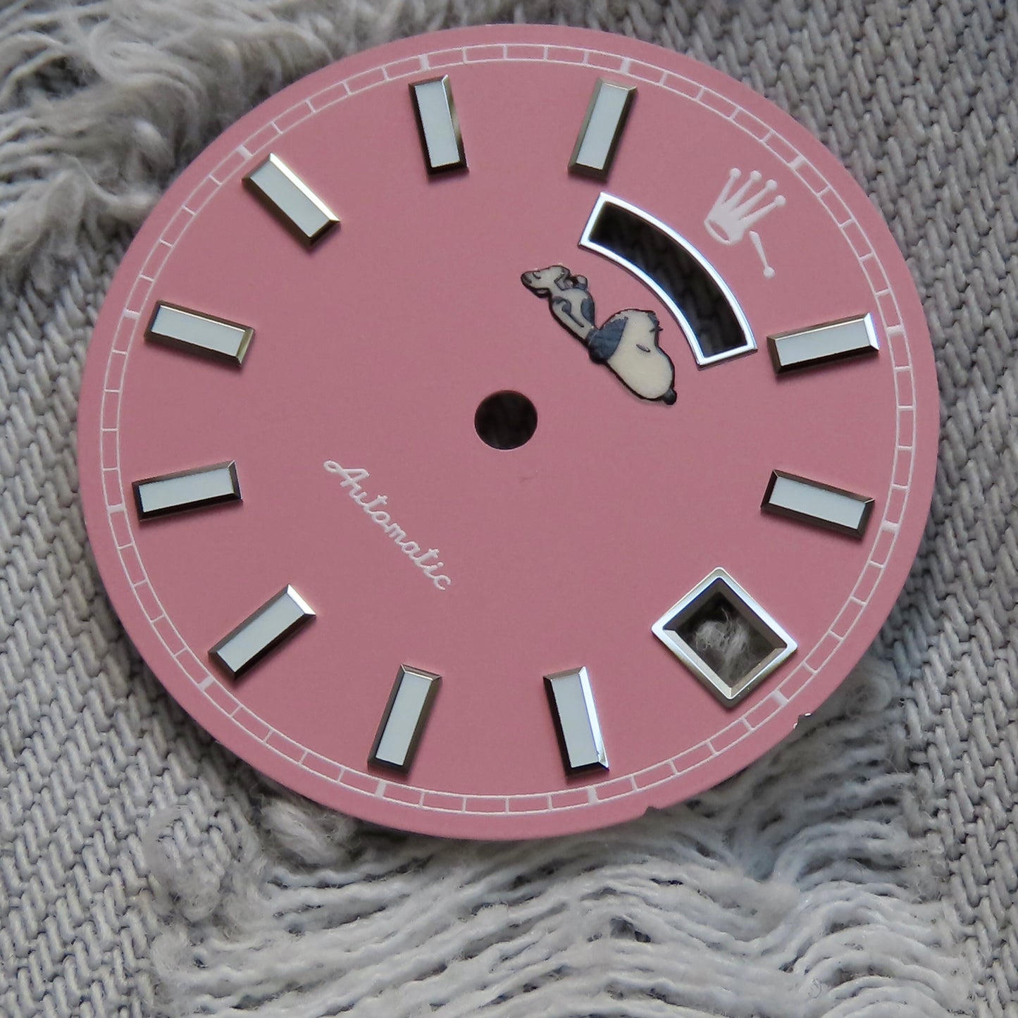 Dial maker - Pink snoopy Dial With Full lume day /date wheel for NH36
