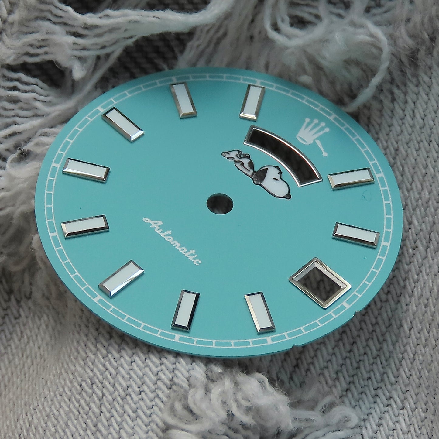 Dial maker - Blue snoopy Dial With Full lume day /date wheel for NH36