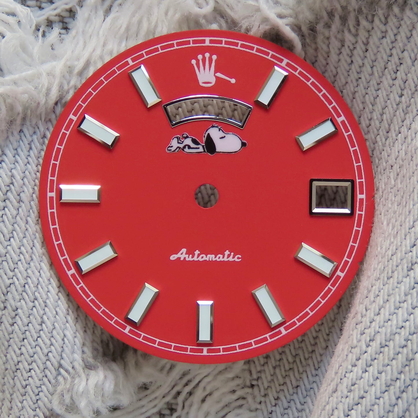 Dial maker - RED snoopy Dial With Full lume day /date wheel for NH36
