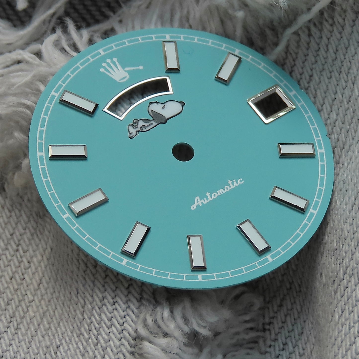 Dial maker - Blue snoopy Dial With Full lume day /date wheel for NH36