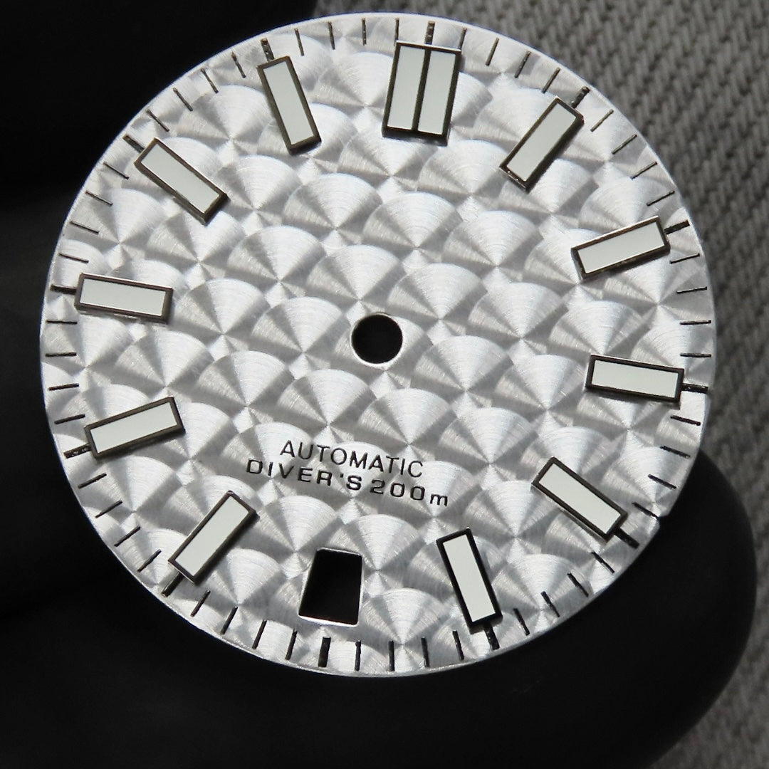 Dial Maker - Perlage dial / BGW9 Lume with date wheel