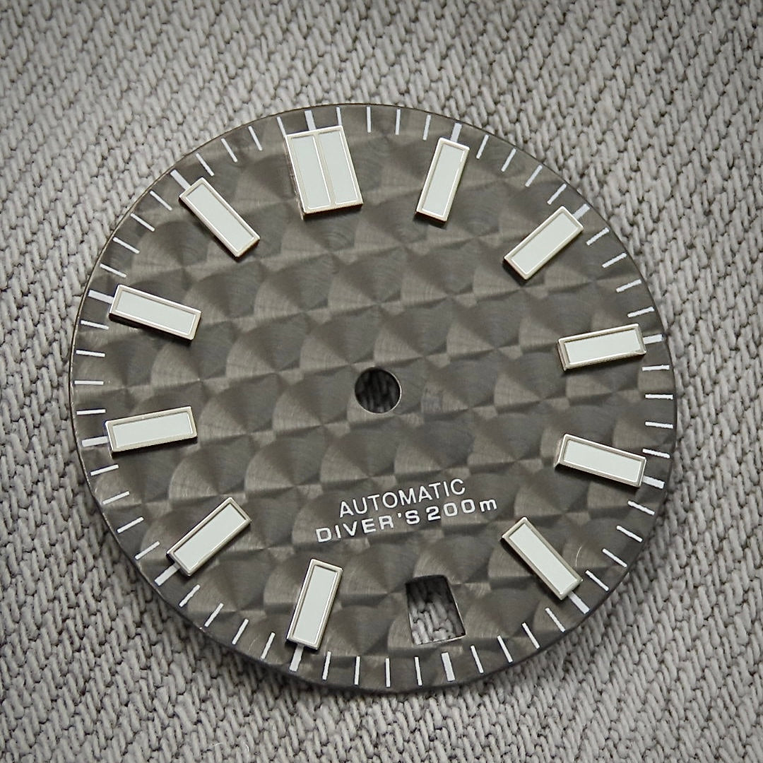 Dial Maker - Perlage dial / BGW9 Lume with date wheel