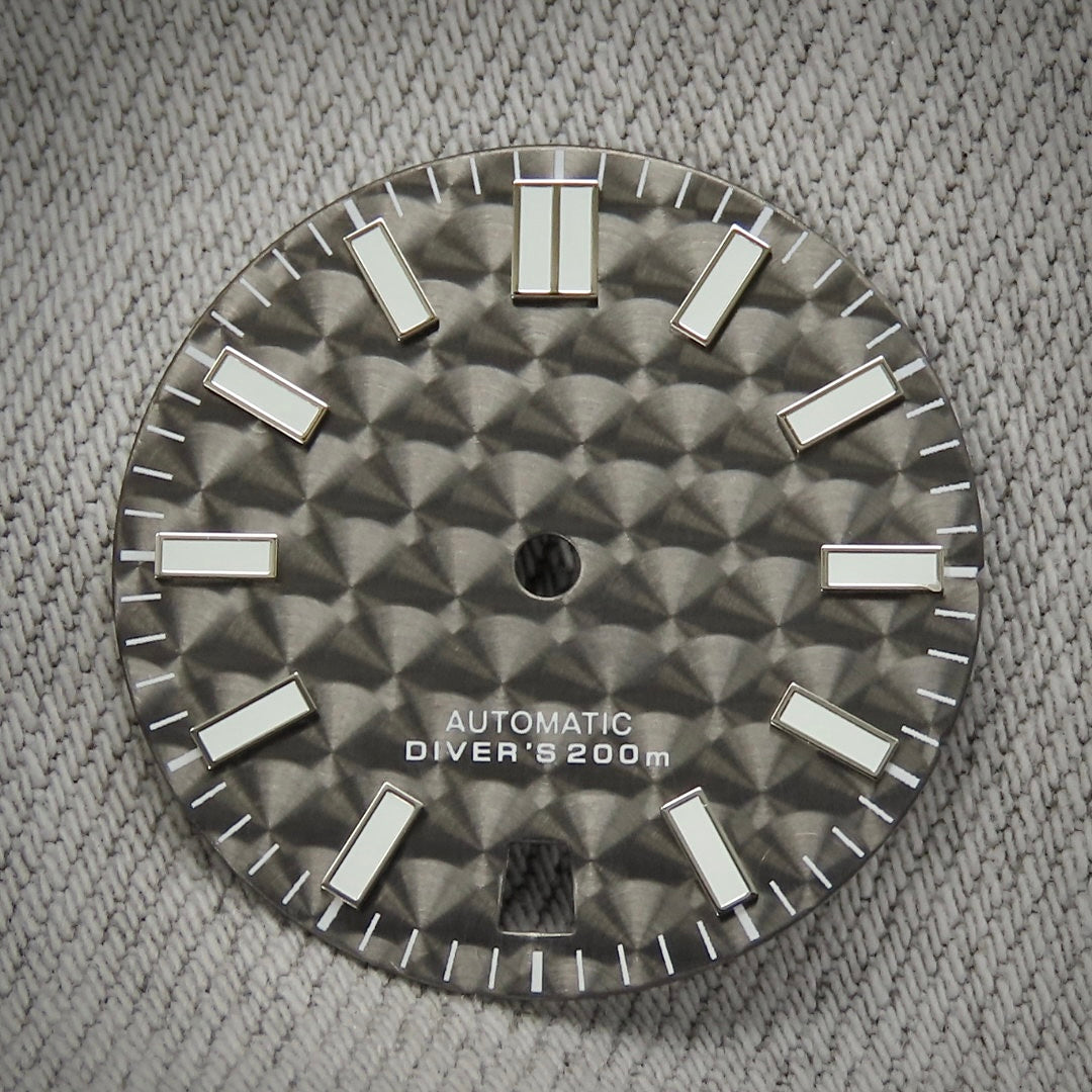 Dial Maker - Perlage dial / BGW9 Lume with date wheel