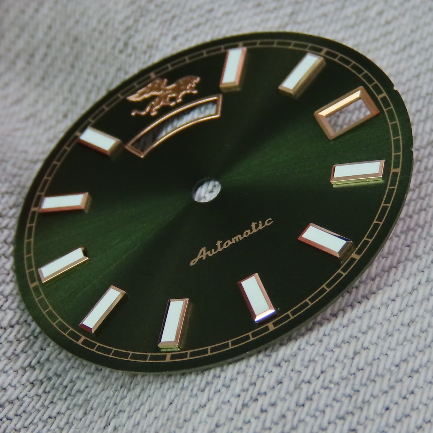Dial maker - Green sunburst dial With Full lume day /date wheel for NH36
