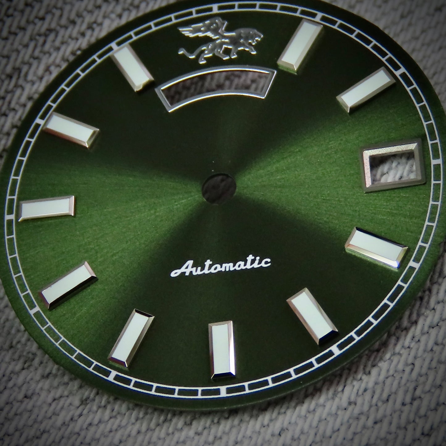 Dial maker - Green sunburst dial With Full lume day /date wheel for NH36