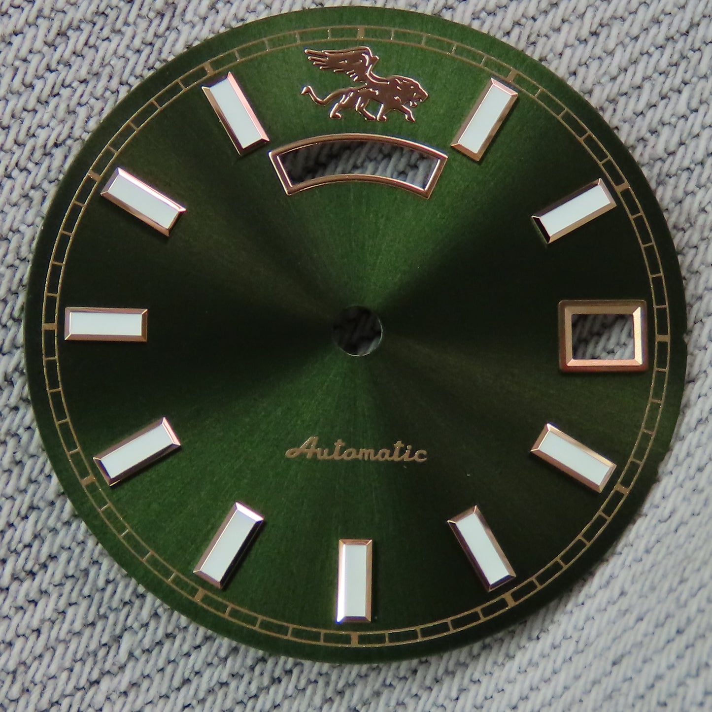 Dial maker - Green sunburst dial With Full lume day /date wheel for NH36
