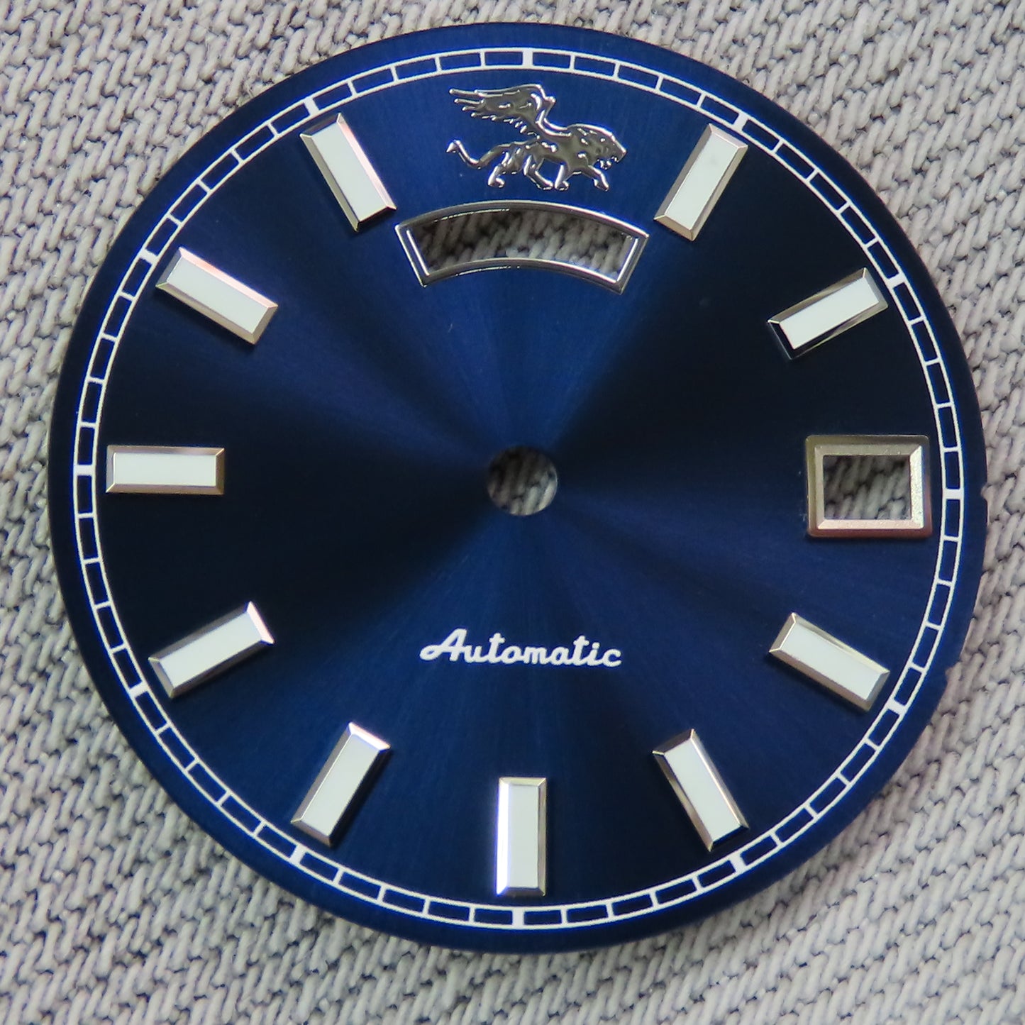 Dial maker - Blue sunburst dial With Full lume day /date wheel for NH36