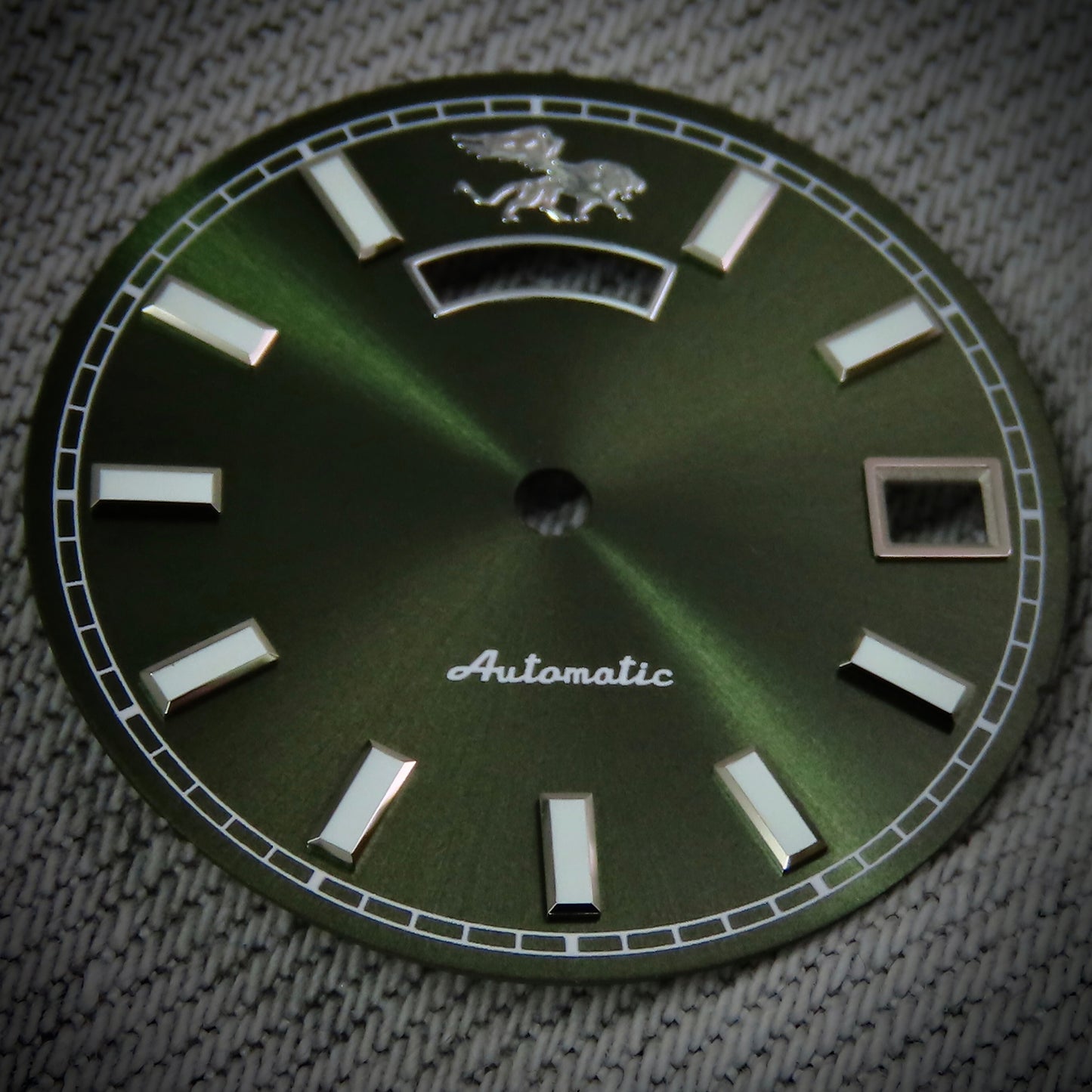 Dial maker - Green sunburst dial With Full lume day /date wheel for NH36