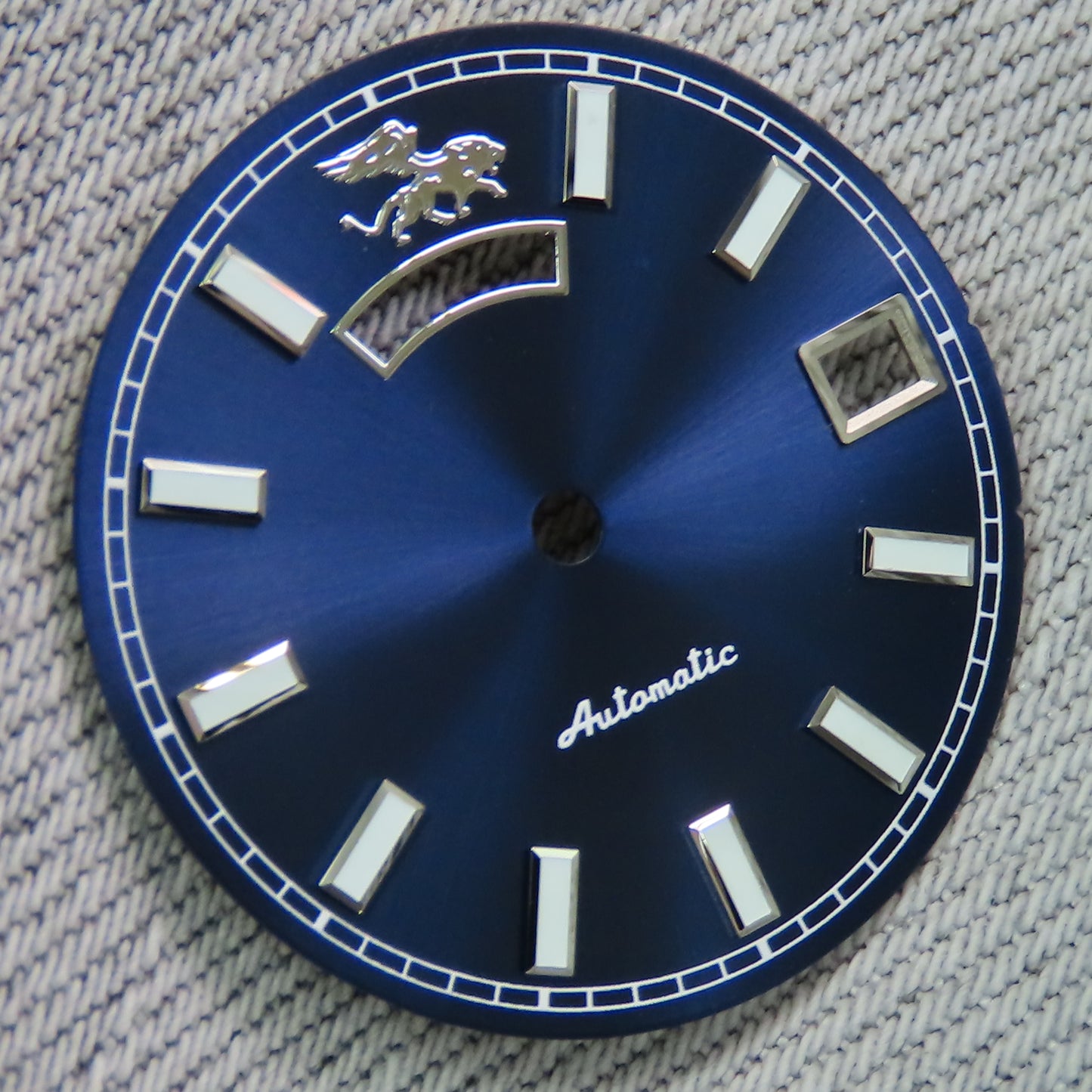 Dial maker - Blue sunburst dial With Full lume day /date wheel for NH36