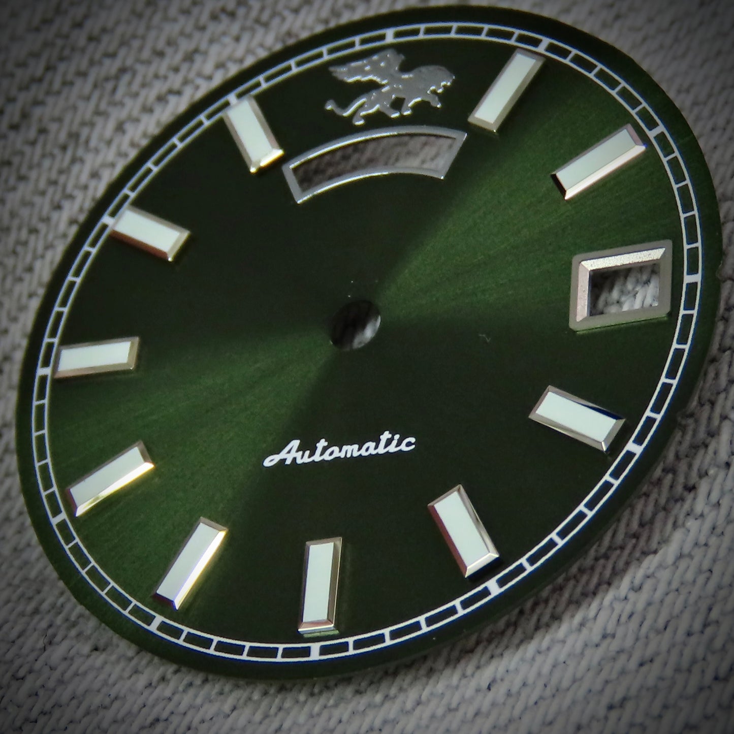 Dial maker - Green sunburst dial With Full lume day /date wheel for NH36