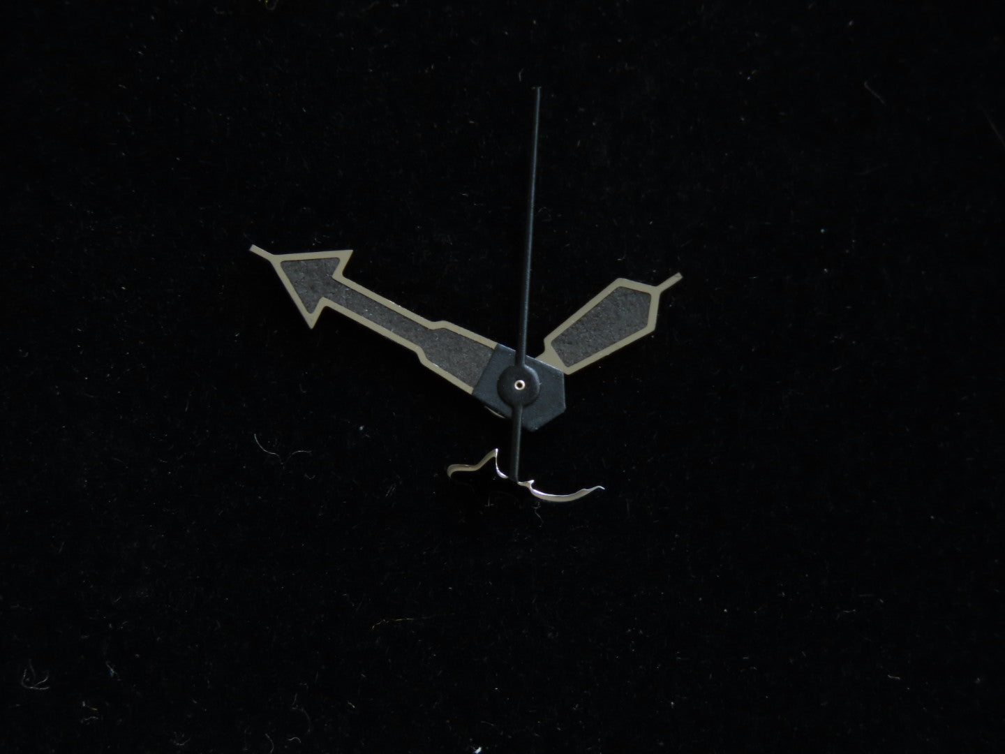 Dial Maker -Blackout SKX Shark Hands for Seiko Mods