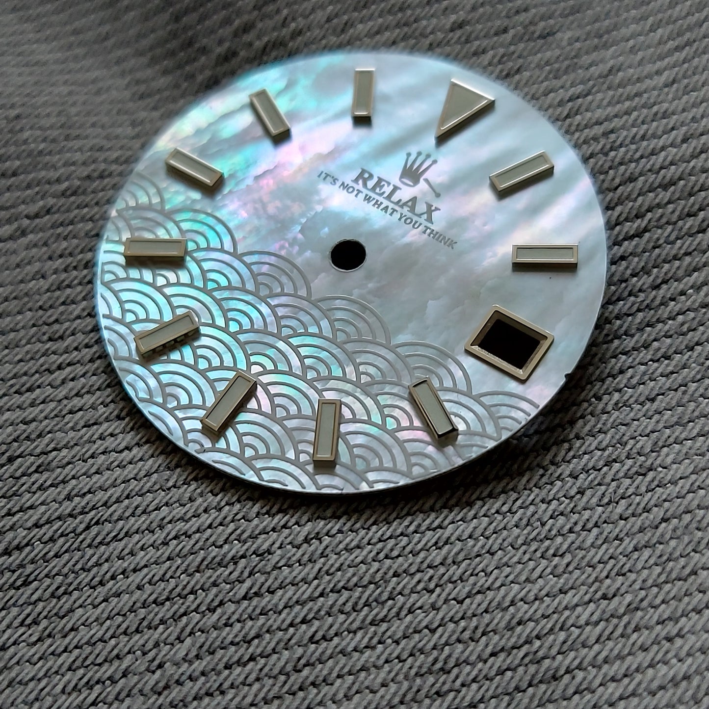 Dial maker - MOP (Mother of Pearl) with White Japanese Waves (Seigaiha) Relax Dial