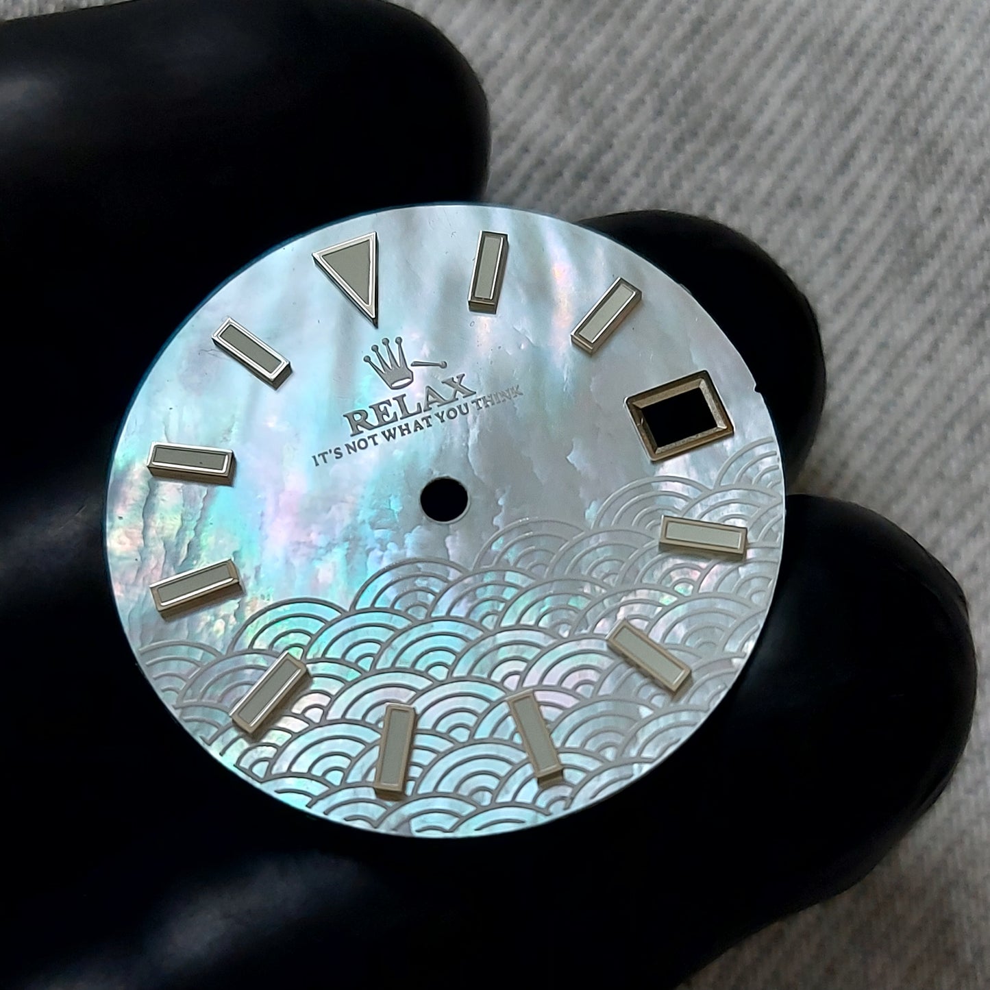 Dial maker - MOP (Mother of Pearl) with White Japanese Waves (Seigaiha) Relax Dial