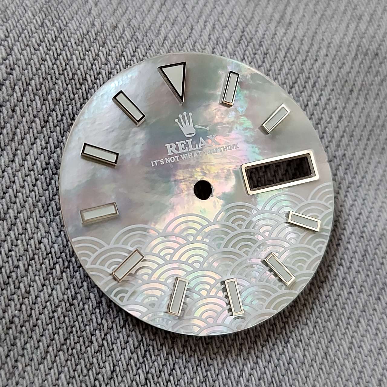 Dial maker - MOP (Mother of Pearl) with White Japanese Waves (Seigaiha) Relax Dial