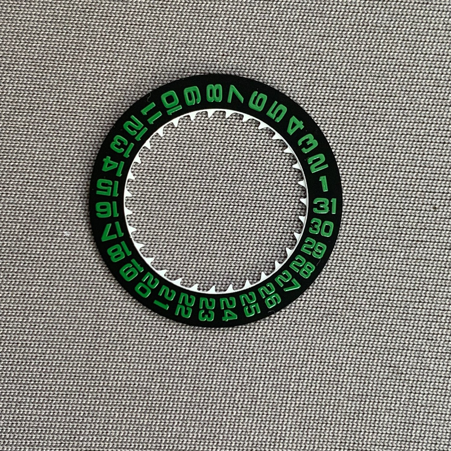 Dial maker - NH35/36A Date Disc Matt Black with Green ( No Lume)