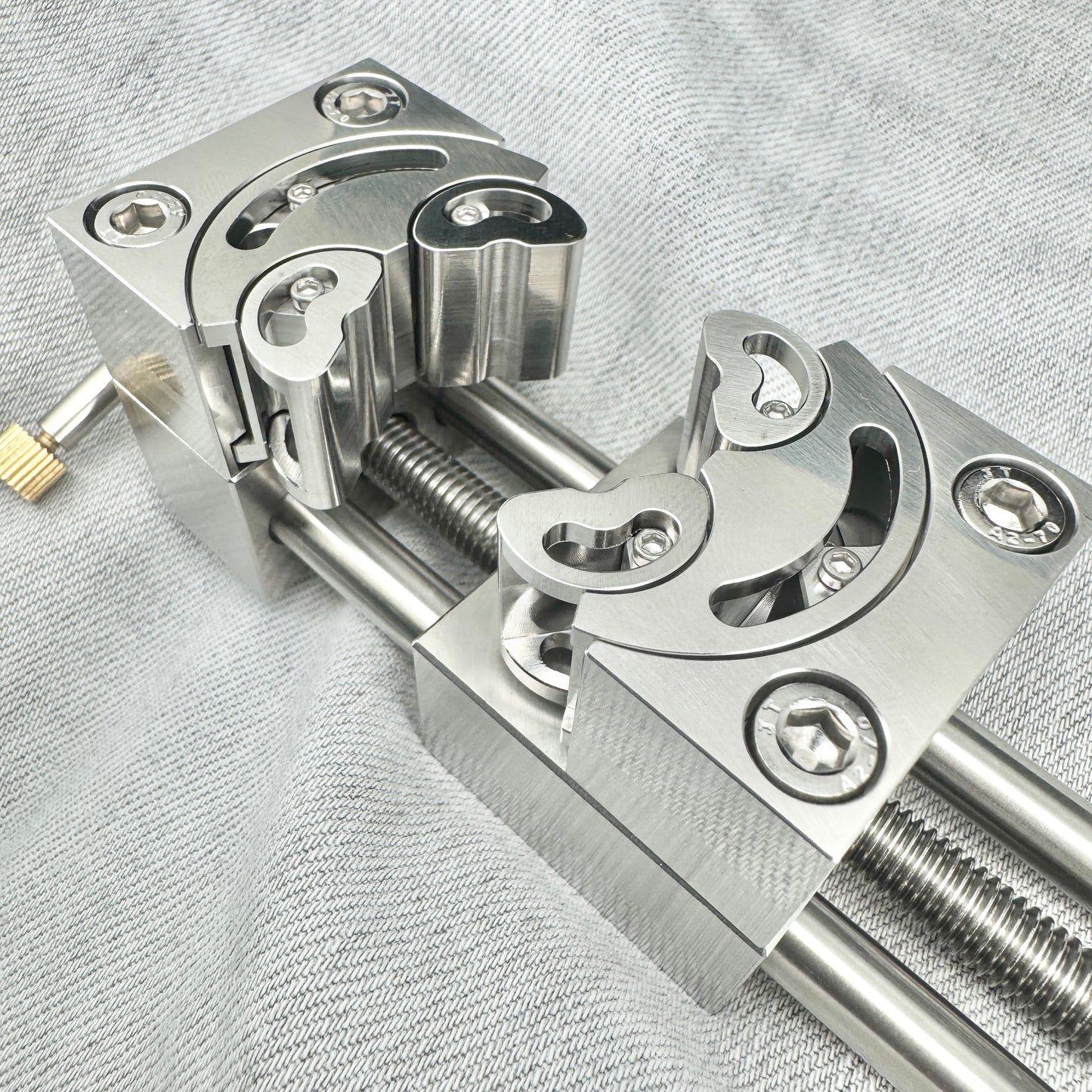 Fractal Vise DIY Kit, Stainless Steel Vise Clamp, Suitable for Any Shape